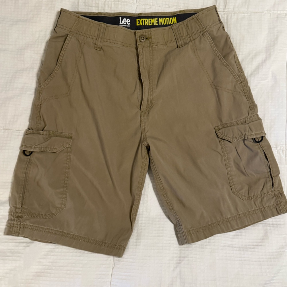 Lee Extreme Motion Tan Cargo Shorts Classic Style